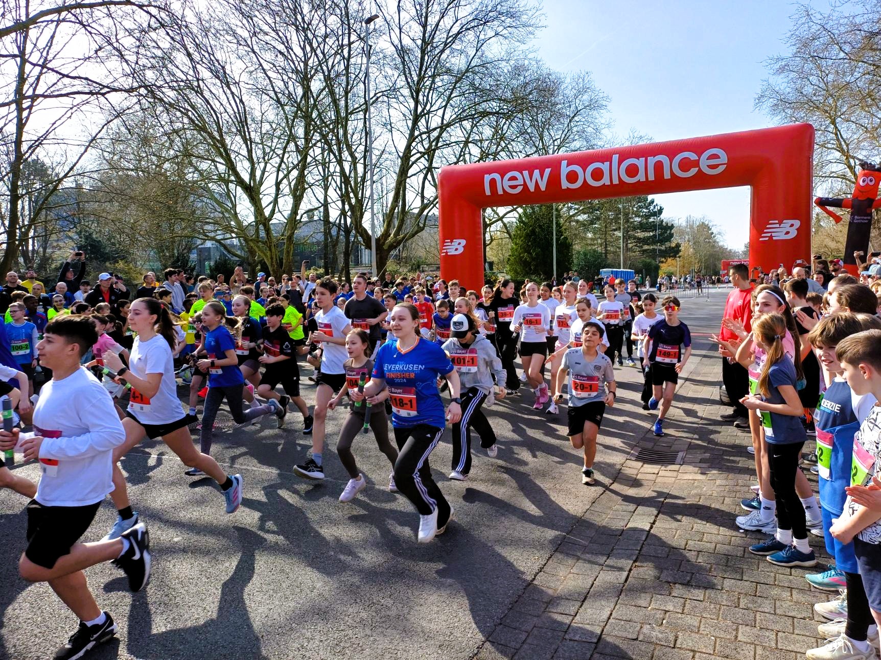 Staffellauf bei strahlendem Sonnenschein